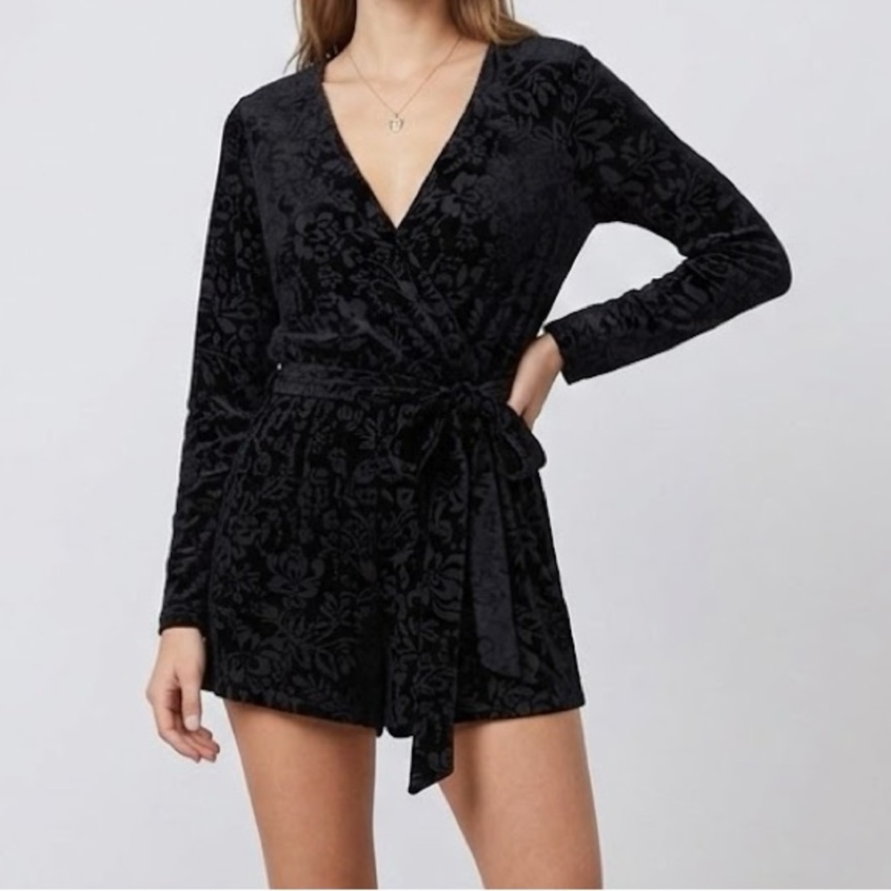 Saylor Black Floral Velvet Long Sleeve Waist Tie Romper Small